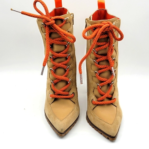 Steve Madden Tan Heeled Boots. SIZE 7M. S981. - Picture 3 of 10